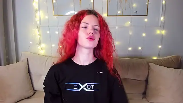 Snapshot of RubyAttwood chatting on 03.08.25 RubyAttwood online show from 03.08.25