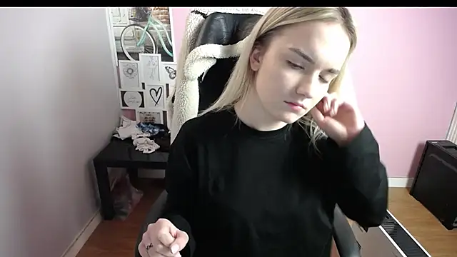 Snapshot of viktoria_lovely chatting on 12.19.25 viktoria lovely online show from 12.19.25