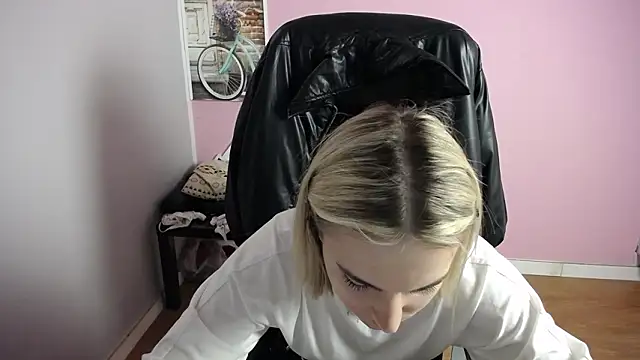 Snapshot of viktoria_lovely chatting on 02.25.26 viktoria lovely online show from 02.25.26