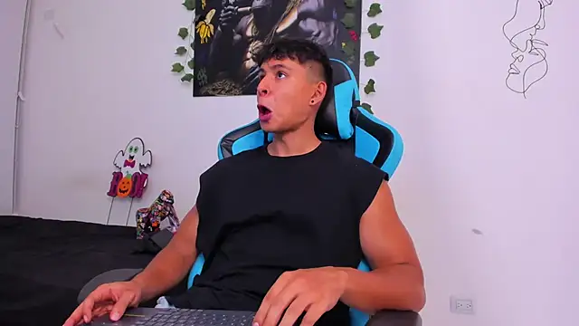 Snapshot of Bray_Kevin chatting on 12.24.24 Bray Kevin online show from 12.24.24