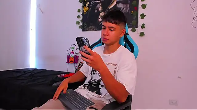 Snapshot of Bray_Kevin chatting on 01.10.25 Bray Kevin online show from 01.10.25