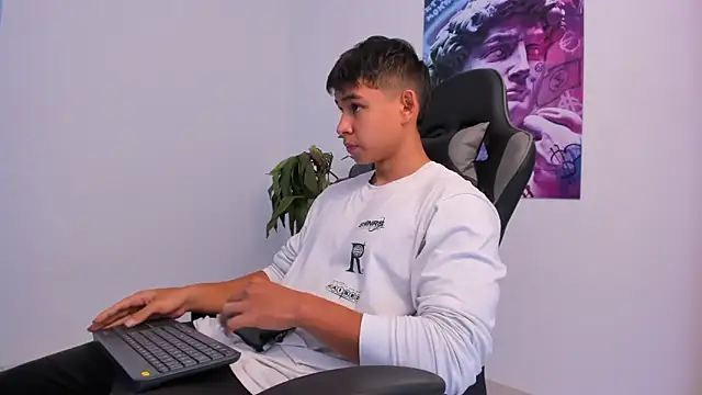 Snapshot of Bray_Kevin chatting on 02.04.25 Bray Kevin online show from 02.04.25