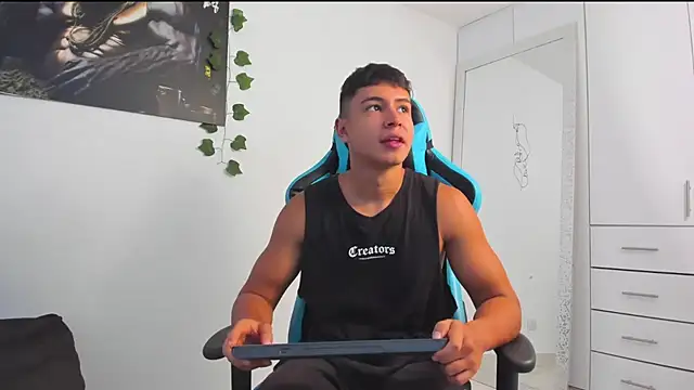 Snapshot of Bray_Kevin chatting on 02.22.25 Bray Kevin online show from 02.22.25