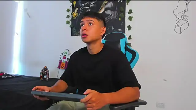 Snapshot of Bray_Kevin chatting on 02.24.25 Bray Kevin online show from 02.24.25