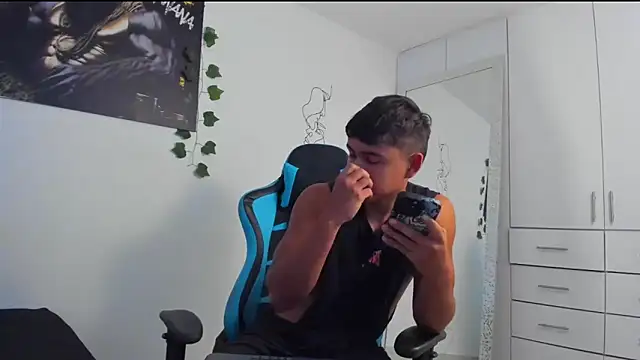 Snapshot of Bray_Kevin chatting on 02.28.25 Bray Kevin online show from 02.28.25