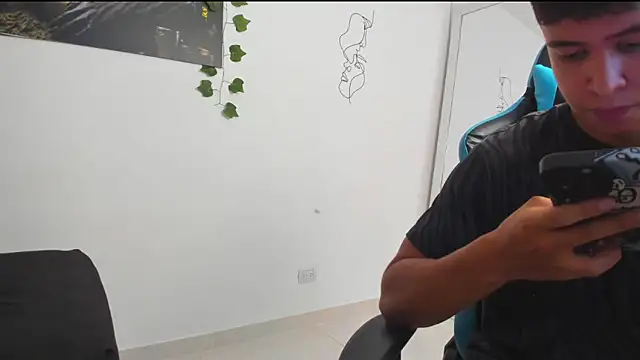 Snapshot of Bray_Kevin chatting on 02.28.25 Bray Kevin online show from 02.28.25