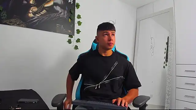 Snapshot of Bray_Kevin chatting on 03.08.25 Bray Kevin online show from 03.08.25