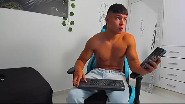 Snapshot of Bray_Kevin chatting on 03.08.25 Bray Kevin online show from 03.08.25