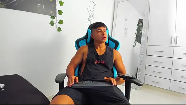 Snapshot of Bray_Kevin chatting on 03.23.25 Bray Kevin online show from 03.23.25