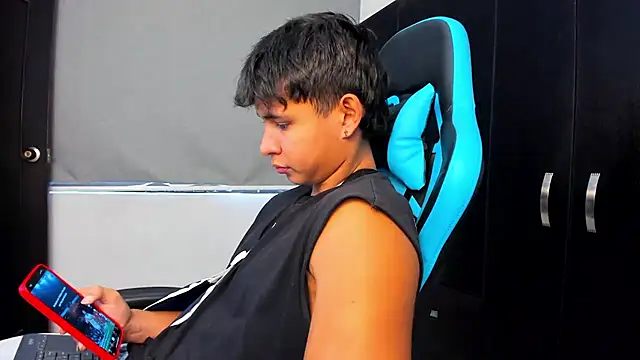 Snapshot of Bray_Kevin chatting on 10.15.25 Bray Kevin online show from 10.15.25