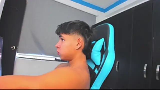 Snapshot of Bray_Kevin chatting on 10.29.25 Bray Kevin online show from 10.29.25