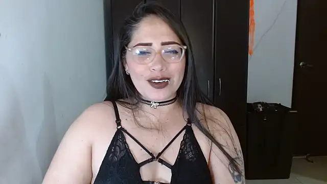 Snapshot of natashasmithe chatting on 10.19.25 natashasmithe online show from 10.19.25