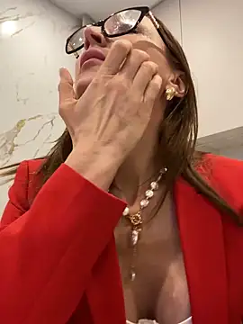 Snapshot of LauraDavis chatting on 03.02.26 LauraDavis online show from 03.02.26