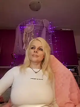 Snapshot of Angeldevilus chatting on 10.19.25 Angeldevilus online show from 10.19.25