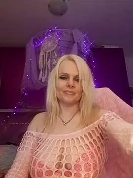 Snapshot of Angeldevilus chatting on 10.20.25 Angeldevilus online show from 10.20.25