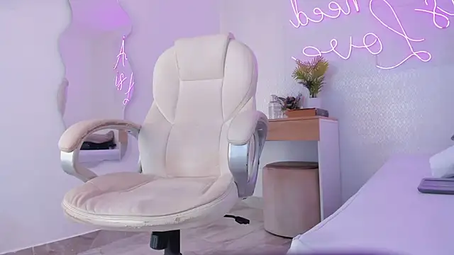 Snapshot of Abby-me chatting on 12.18.24 Abby-me online show from 12.18.24