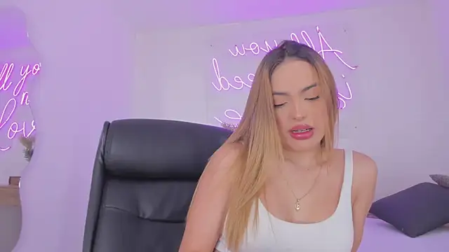 Snapshot of Abby-me chatting on 01.18.25 Abby-me online show from 01.18.25