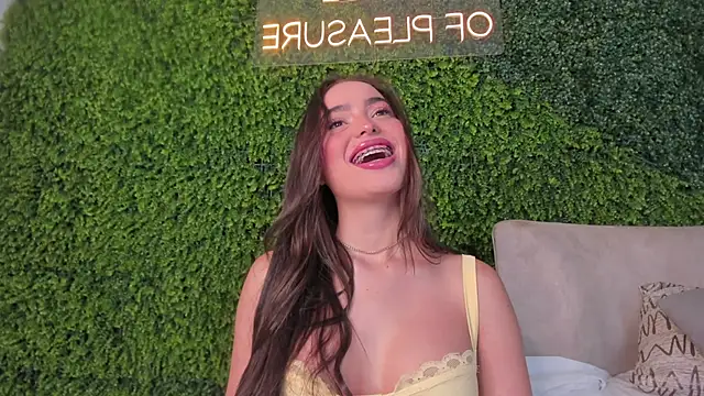 Snapshot of Abby-me chatting on 02.07.25 Abby-me online show from 02.07.25