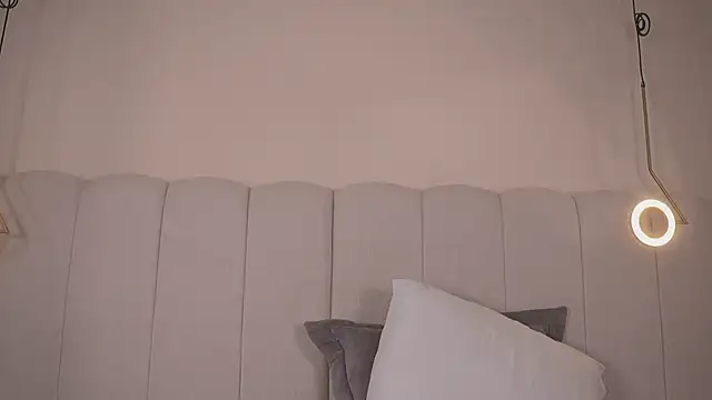 Snapshot of Abby-me chatting on 10.19.25 Abby-me online show from 10.19.25