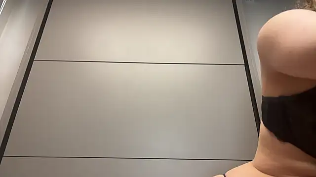 Snapshot of Monicbabe chatting on 03.22.25 Monicbabe online show from 03.22.25