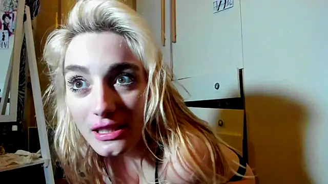 Snapshot of Monicbabe chatting on 09.09.25 Monicbabe online show from 09.09.25