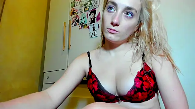 Snapshot of Monicbabe chatting on 09.22.25 Monicbabe online show from 09.22.25