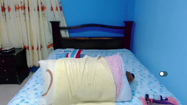 Lily Benet1 online show from 10.05.25