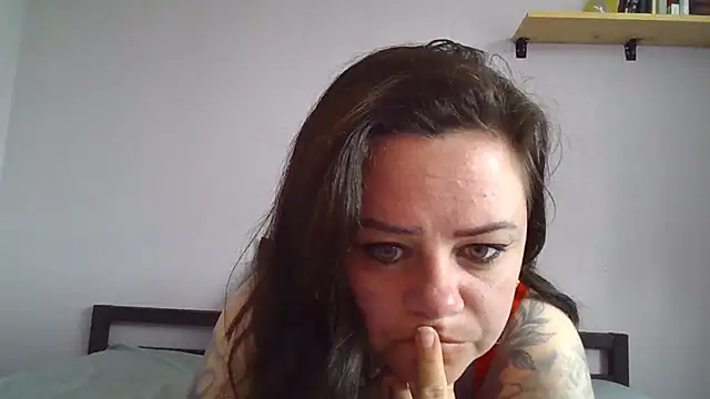 Snapshot of curvybrat93 chatting on 07.21.26 curvybrat93 online show from 07.21.26