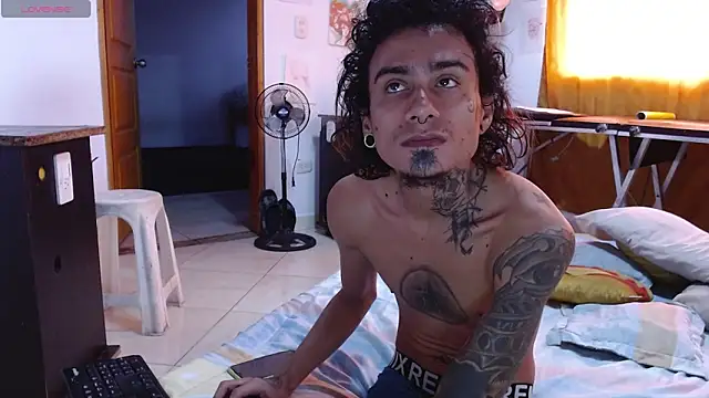 Snapshot of Tiffany_prettygirl chatting on 02.13.25 Tiffany prettygirl online show from 02.13.25