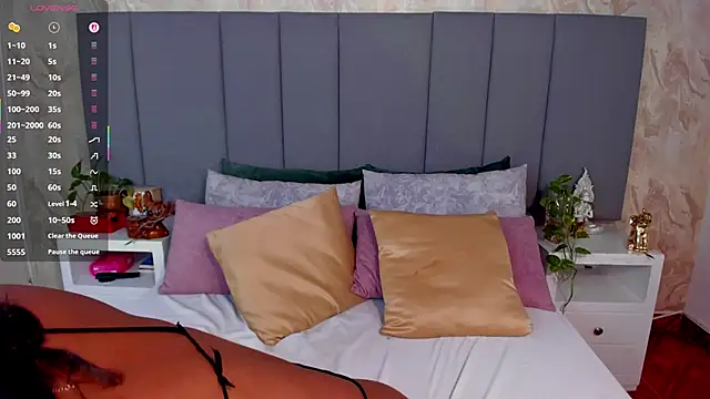 Snapshot of JulianaMiller chatting on 09.29.25 JulianaMiller online show from 09.29.25