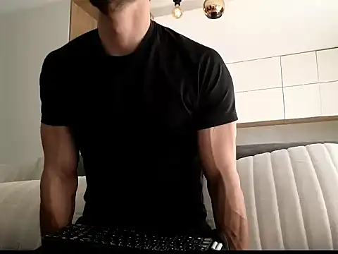 Phantom Bigger1 online show from 12.18.25