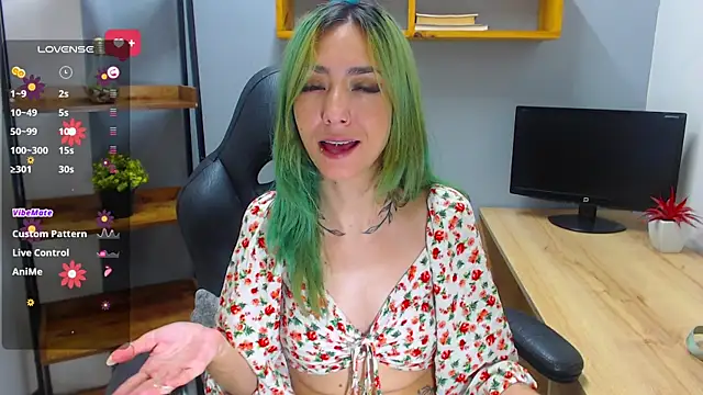 Snapshot of Erika_Stevens chatting on 10.31.25 Erika Stevens online show from 10.31.25