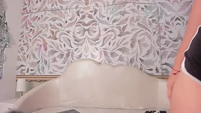 valentina cortes72 online show from 01.23.25