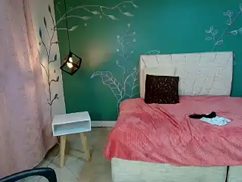 Snapshot of MariamCute_ chatting on 02.14.25 MariamCute online show from 02.14.25