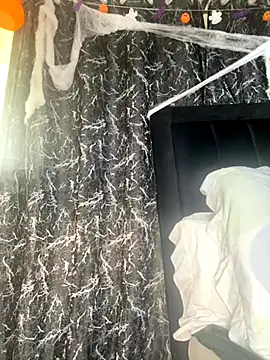 Snapshot of Sexy_barb2 chatting on 10.24.25 Sexy barb2 online show from 10.24.25