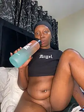 Snapshot of Sexy_barb2 chatting on 11.02.25 Sexy barb2 online show from 11.02.25