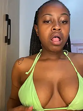 Snapshot of hot_daily chatting on 12.08.24 hot daily online show from 12.08.24