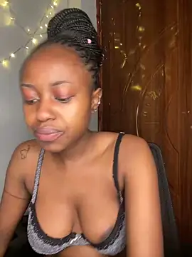 Snapshot of hot_daily chatting on 12.13.24 hot daily online show from 12.13.24