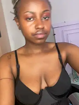 Snapshot of hot_daily chatting on 01.03.25 hot daily online show from 01.03.25