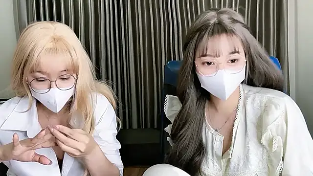 Snapshot of Mono-Stewardesss chatting on 03.11.25 Mono-Stewardesss online show from 03.11.25