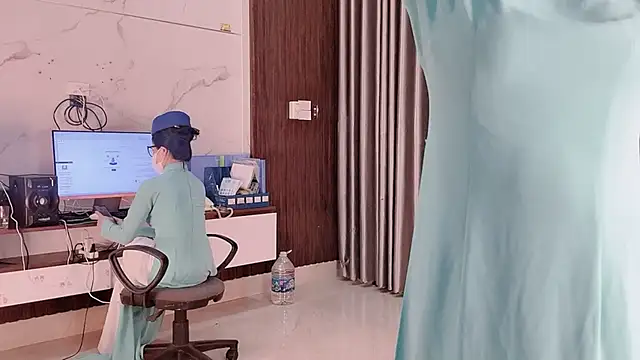 Snapshot of Mono-Stewardesss chatting on 10.17.25 Mono-Stewardesss online show from 10.17.25