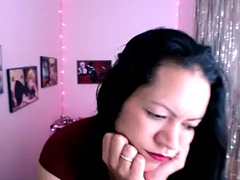 Snapshot of Cristal_w chatting on 01.11.25 Cristal w online show from 01.11.25