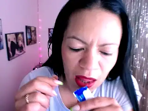 Snapshot of Cristal_w chatting on 01.16.25 Cristal w online show from 01.16.25