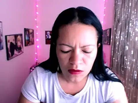 Snapshot of Cristal_w chatting on 01.16.25 Cristal w online show from 01.16.25