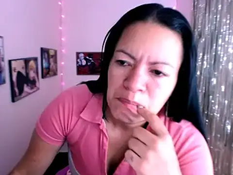 Snapshot of Cristal_w chatting on 01.17.25 Cristal w online show from 01.17.25