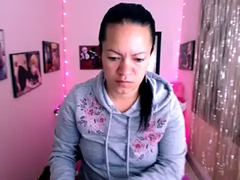 Snapshot of Cristal_w chatting on 01.20.25 Cristal w online show from 01.20.25