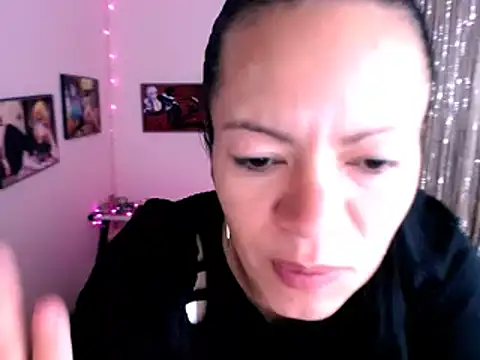 Snapshot of Cristal_w chatting on 01.22.25 Cristal w online show from 01.22.25