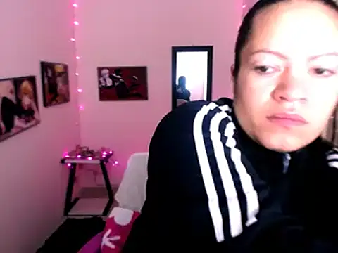 Snapshot of Cristal_w chatting on 01.24.25 Cristal w online show from 01.24.25