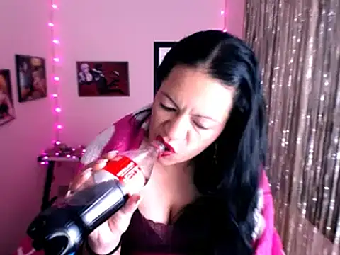 Snapshot of Cristal_w chatting on 01.28.25 Cristal w online show from 01.28.25