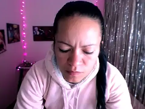 Snapshot of Cristal_w chatting on 01.30.25 Cristal w online show from 01.30.25